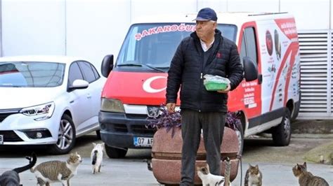 E­m­e­k­l­i­ ­m­a­a­ş­ı­n­ı­n­ ­y­a­r­ı­s­ı­n­ı­ ­s­o­k­a­k­ ­h­a­y­v­a­n­l­a­r­ı­n­a­ ­h­a­r­c­ı­y­o­r­